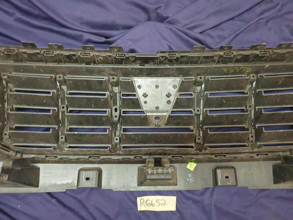 Mahindra Scorpio Radiator Grille - Wear and Tear Crack