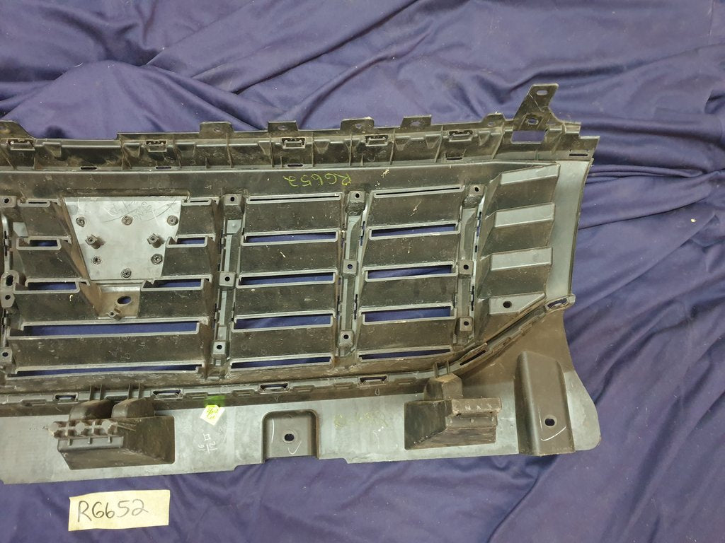 Mahindra Scorpio Radiator Grille - Wear and Tear Crack