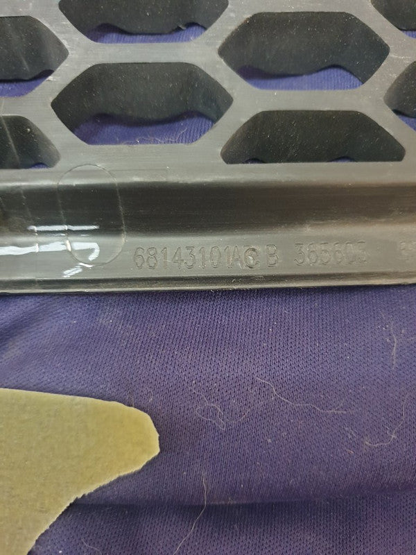 Jeep Grand Cherokee Front Bumper Lower Grille