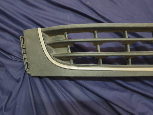 Volkswagen Amarok Front Bumper Lower Grille - Chrome broken, scratches