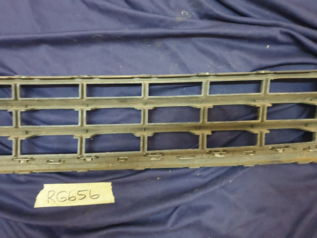 Volkswagen Amarok Front Bumper Lower Grille - Chrome broken, scratches