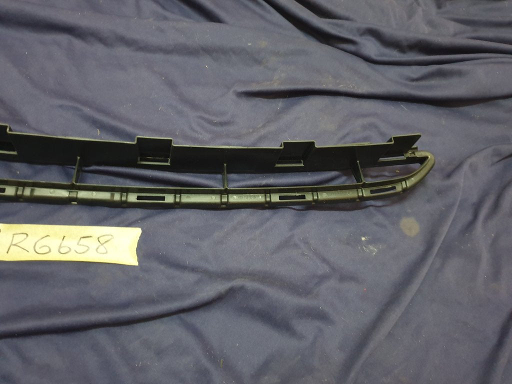 Toyota Yaris Front Bumper Lower Grille