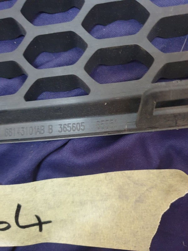 Jeep Grand Cherokee Front Bumper Lower Grille