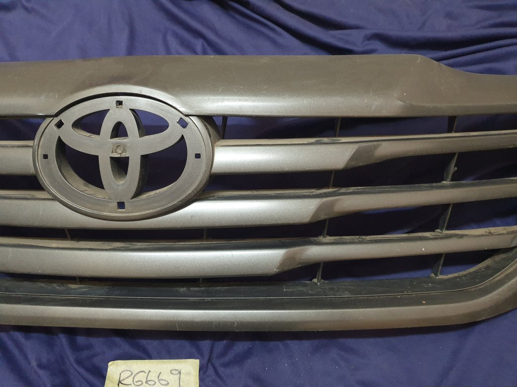 Toyota Hilux Radiator Grille - Wear and Tear, Scratches