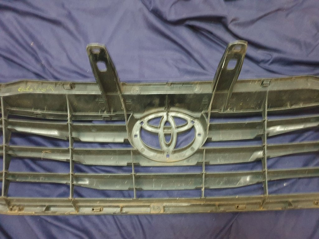 Toyota Hilux Radiator Grille - Wear and Tear, Scratches