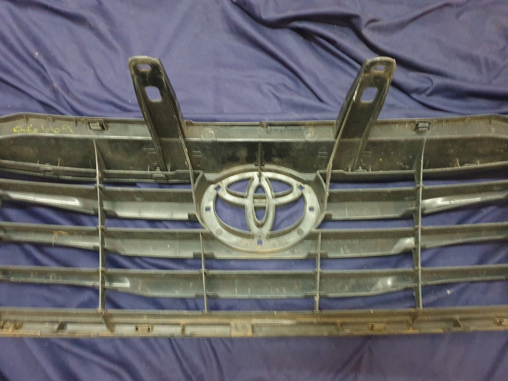Toyota Hilux Radiator Grille - Wear and Tear, Scratches