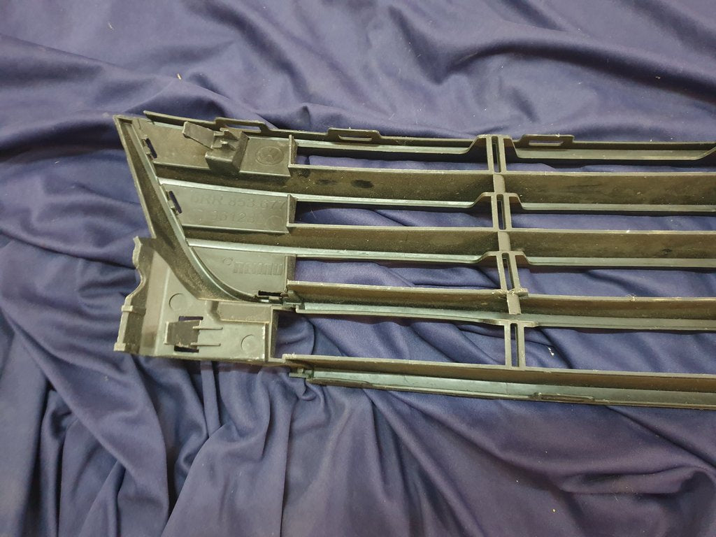 Volkswagen Polo Front Bumper Lower Center Grille