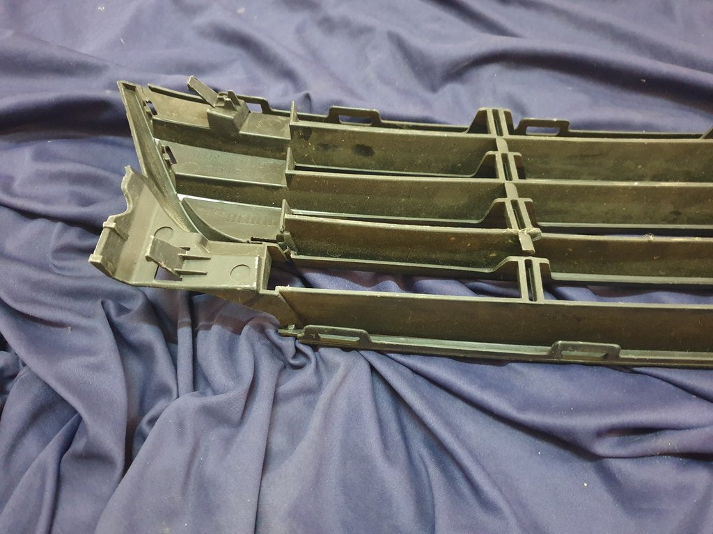 Volkswagen Polo Front Bumper Lower Center Grille
