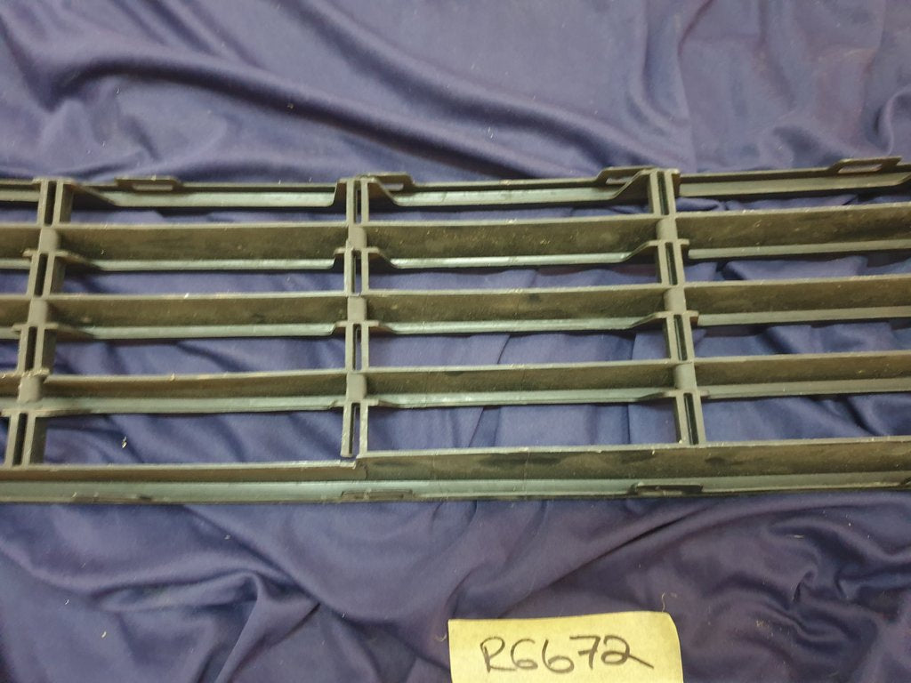 Volkswagen Polo Front Bumper Lower Center Grille