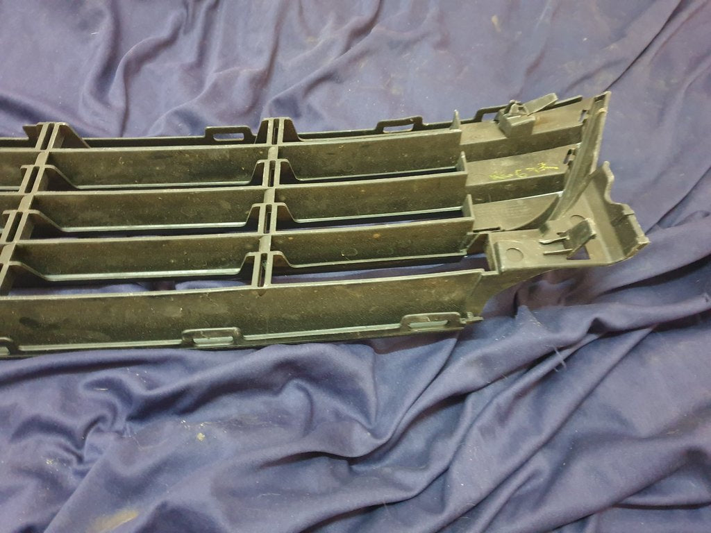 Volkswagen Polo Front Bumper Lower Center Grille