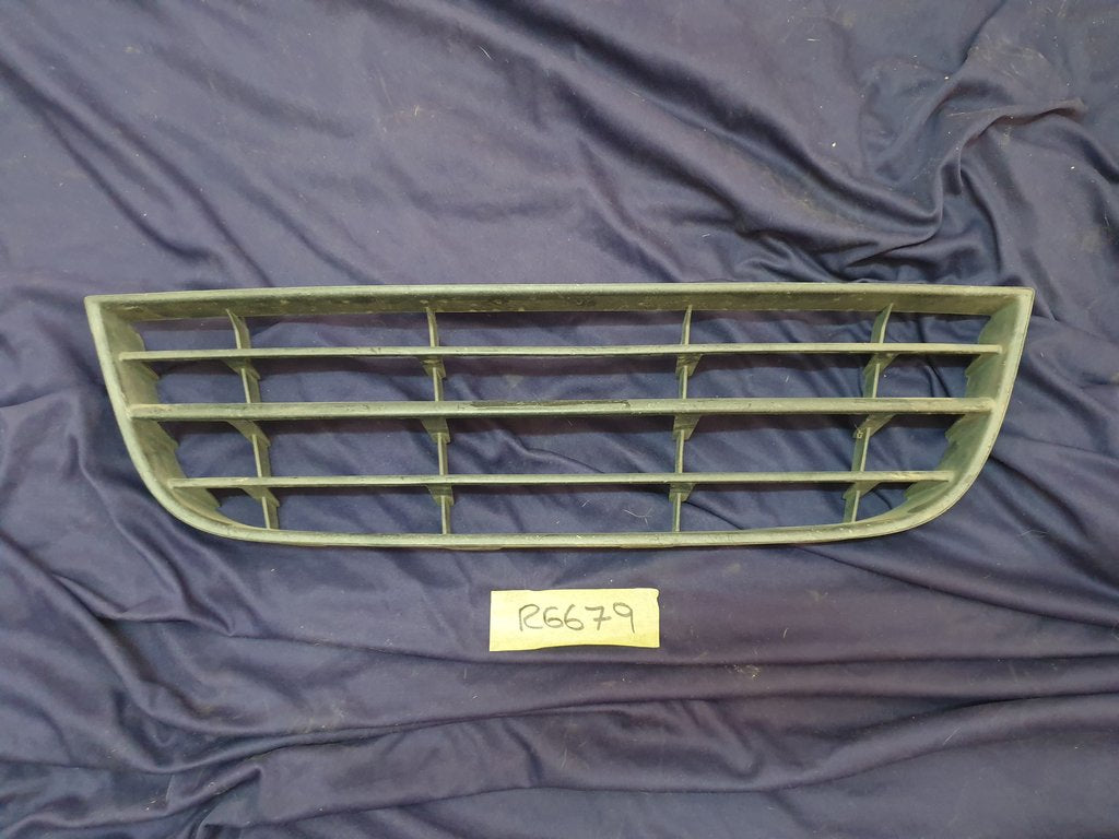 Volkswagen Polo Front Bumper Lower Center Grille