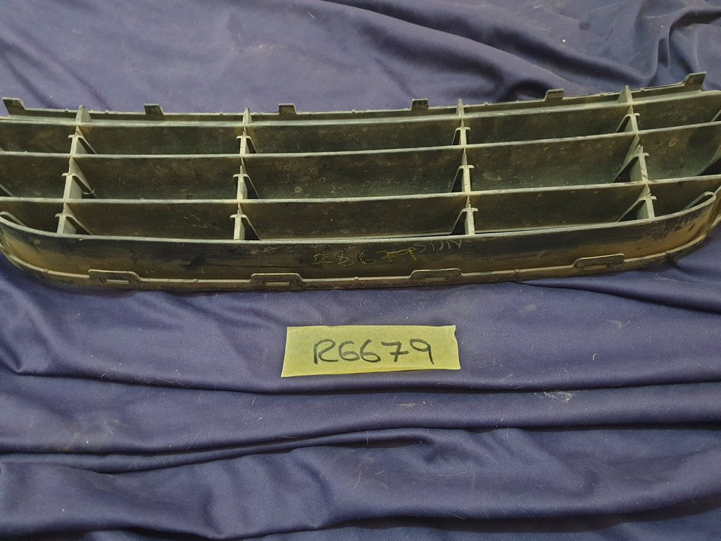 Volkswagen Polo Front Bumper Lower Center Grille