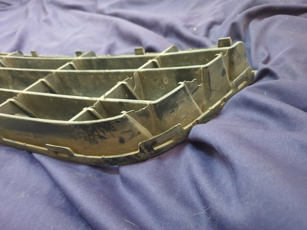 Volkswagen Polo Front Bumper Lower Center Grille