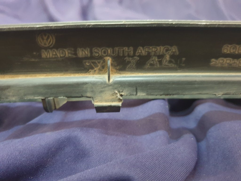 Volkswagen Polo Front Bumper Lower Center Grille