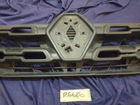 Renault Kwid Radiator Grille - Light Wear and Tear