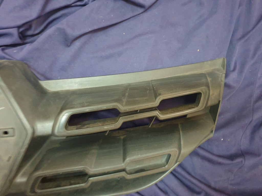 Renault Kwid Radiator Grille - Light Wear and Tear