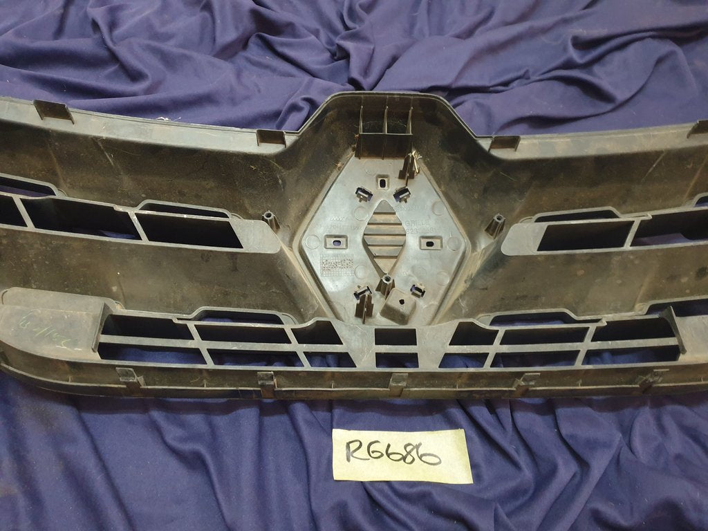 Renault Kwid Radiator Grille - Light Wear and Tear