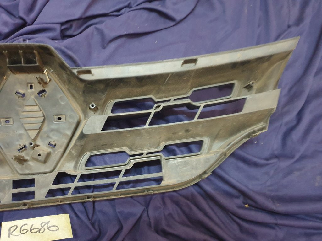 Renault Kwid Radiator Grille - Light Wear and Tear