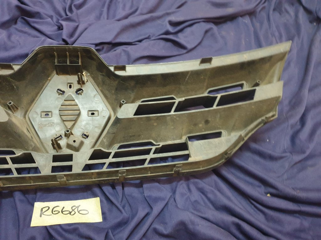 Renault Kwid Radiator Grille - Light Wear and Tear
