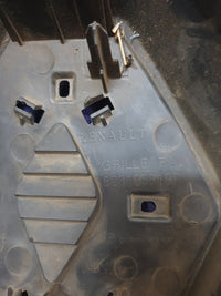 Renault Kwid Radiator Grille - Light Wear and Tear