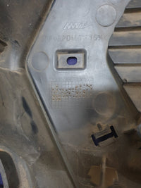 Renault Kwid Radiator Grille - Light Wear and Tear
