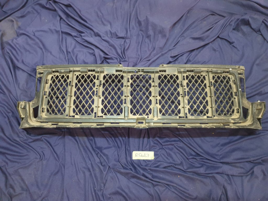 Jeep Grand Cherokee Radiator Grille Backing - Wear and tear