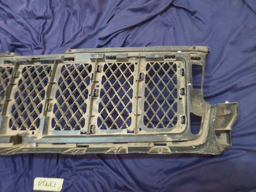 Jeep Grand Cherokee Radiator Grille Backing - Wear and tear