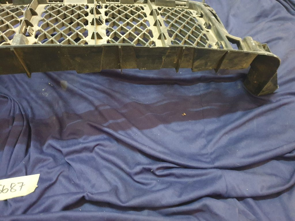 Jeep Grand Cherokee Radiator Grille Backing - Wear and tear
