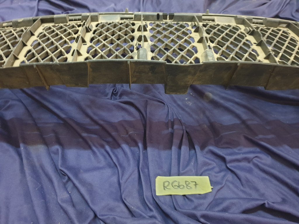 Jeep Grand Cherokee Radiator Grille Backing - Wear and tear