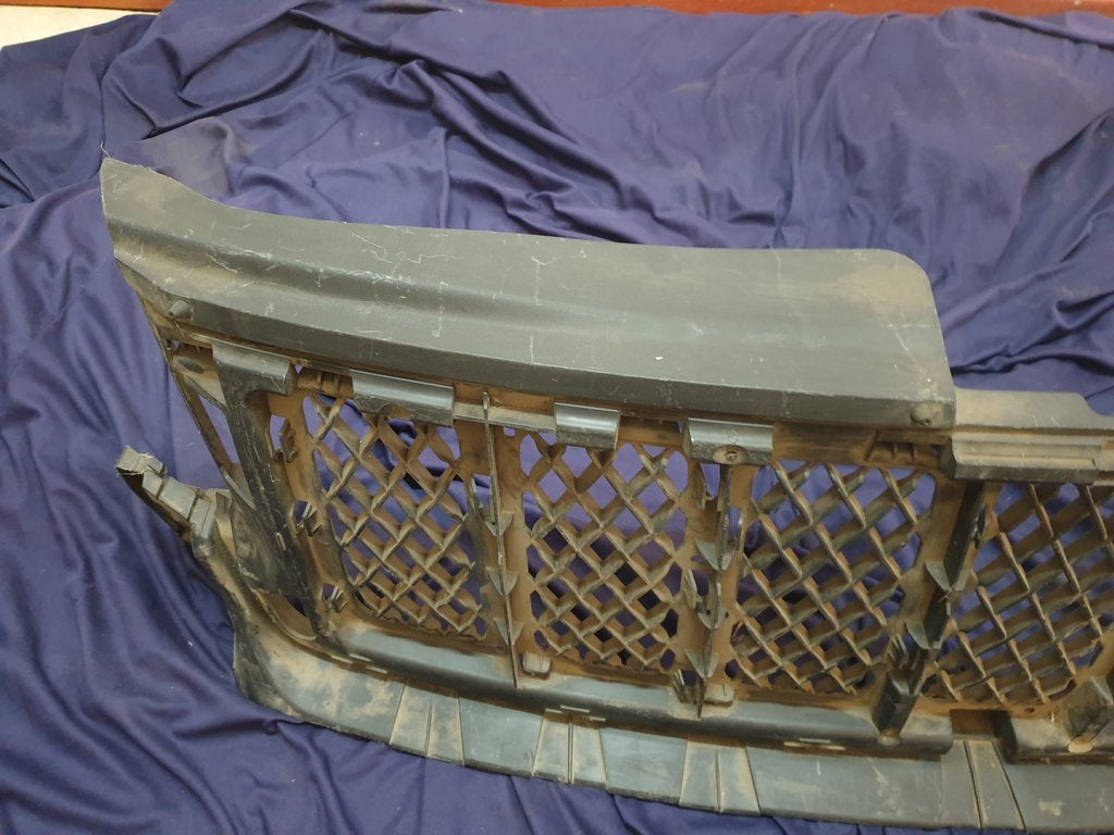 Jeep Grand Cherokee Radiator Grille Backing - Wear and tear