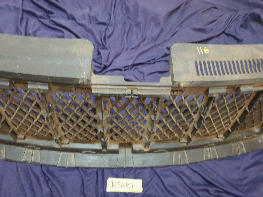 Jeep Grand Cherokee Radiator Grille Backing - Wear and tear