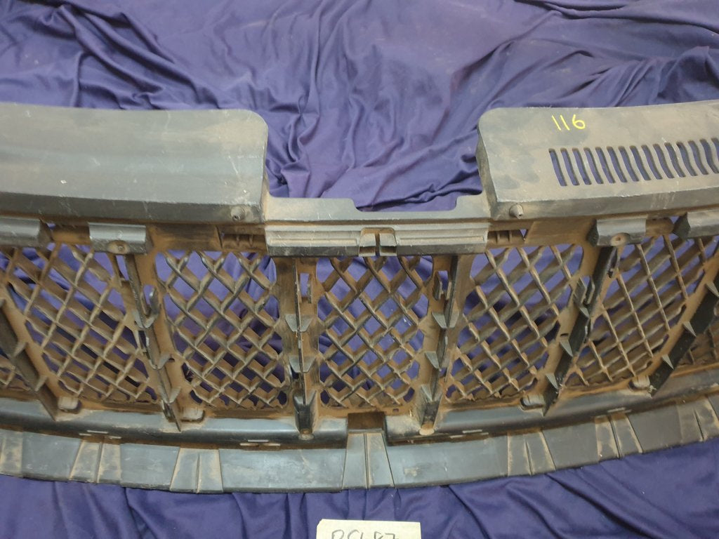 Jeep Grand Cherokee Radiator Grille Backing - Wear and tear