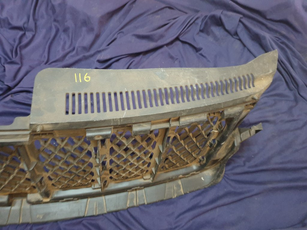 Jeep Grand Cherokee Radiator Grille Backing - Wear and tear