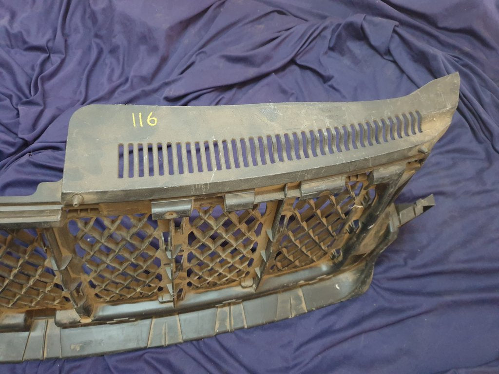 Jeep Grand Cherokee Radiator Grille Backing - Wear and tear