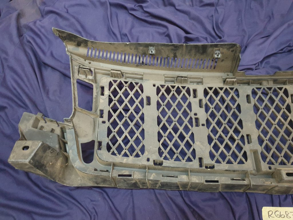Jeep Grand Cherokee Radiator Grille Backing - Wear and tear