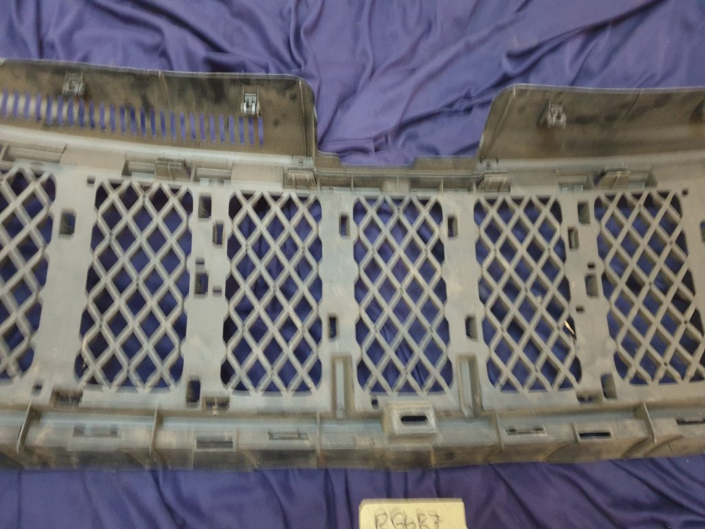Jeep Grand Cherokee Radiator Grille Backing - Wear and tear
