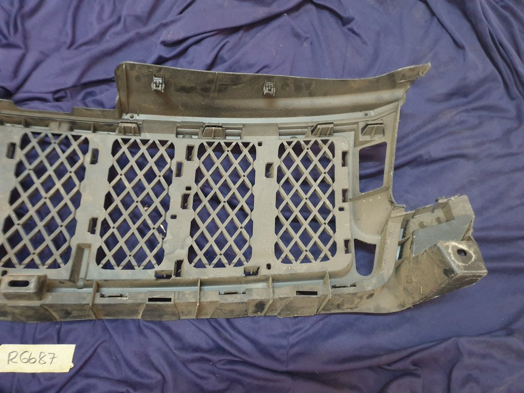Jeep Grand Cherokee Radiator Grille Backing - Wear and tear