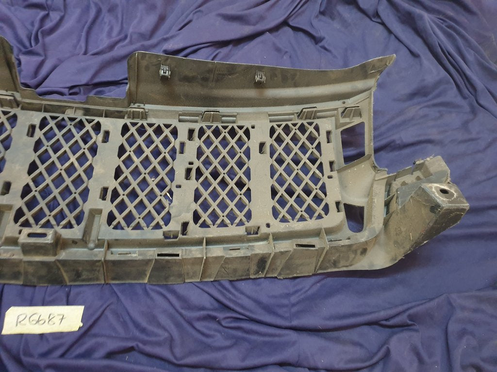 Jeep Grand Cherokee Radiator Grille Backing - Wear and tear
