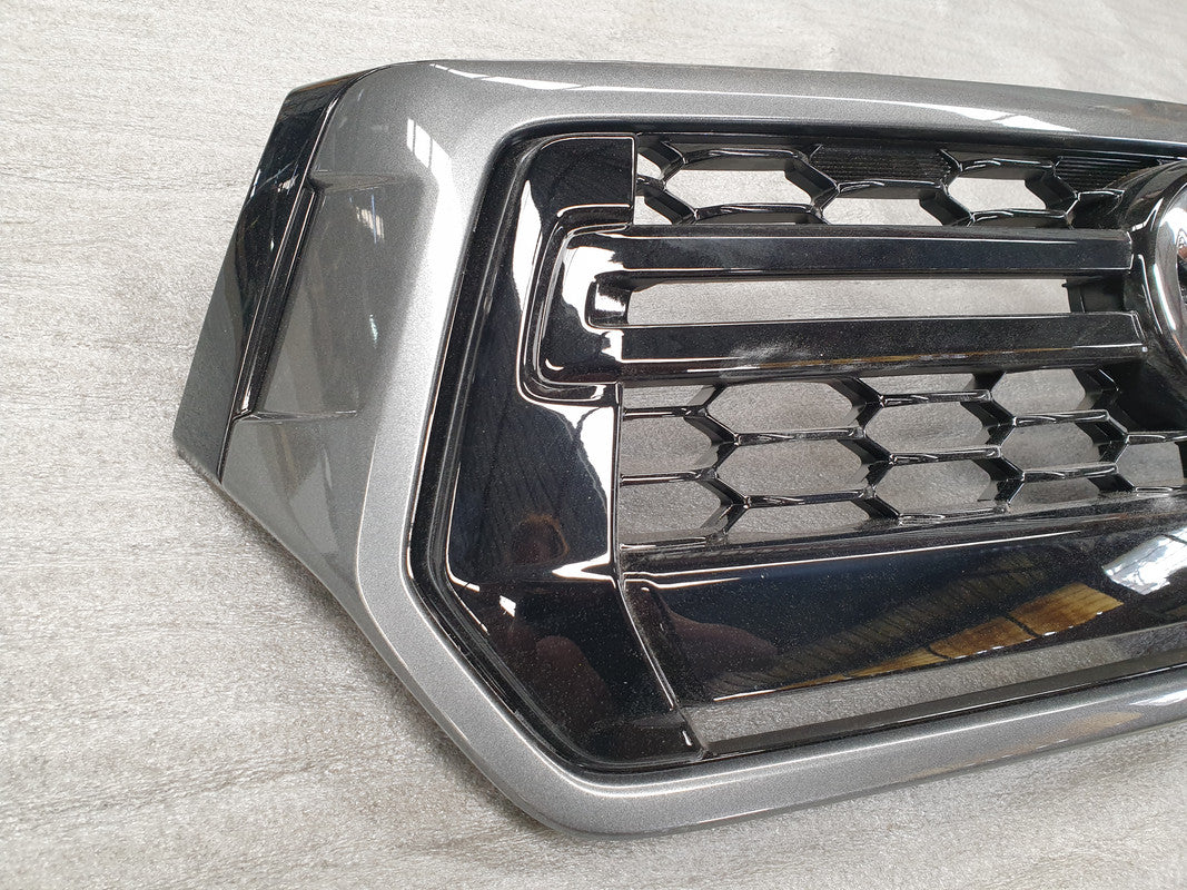 Toyota Hilux Radiator Grille Assy with Emblem/Badge