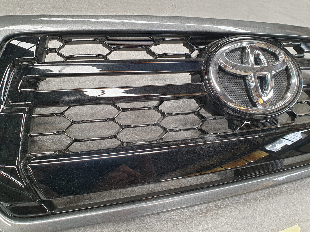Toyota Hilux Radiator Grille Assy with Emblem/Badge