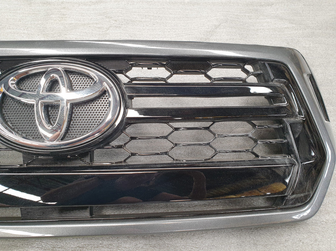 Toyota Hilux Radiator Grille Assy with Emblem/Badge