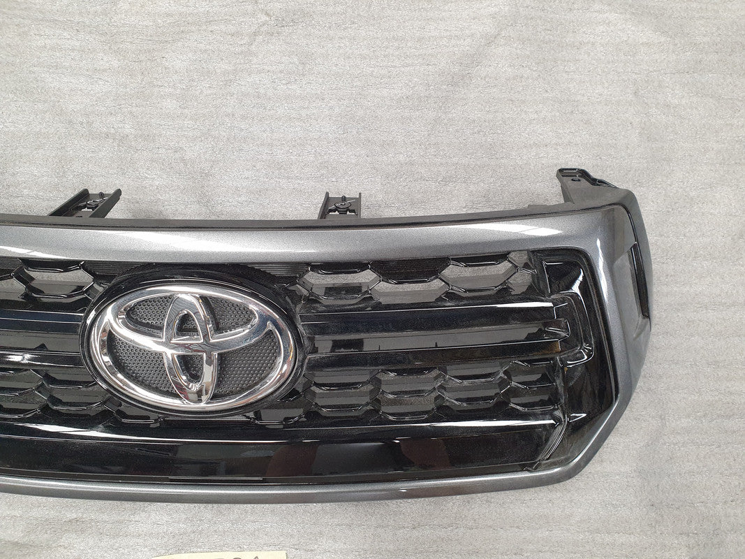 Toyota Hilux Radiator Grille Assy with Emblem/Badge