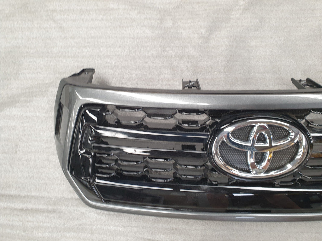 Toyota Hilux Radiator Grille Assy with Emblem/Badge