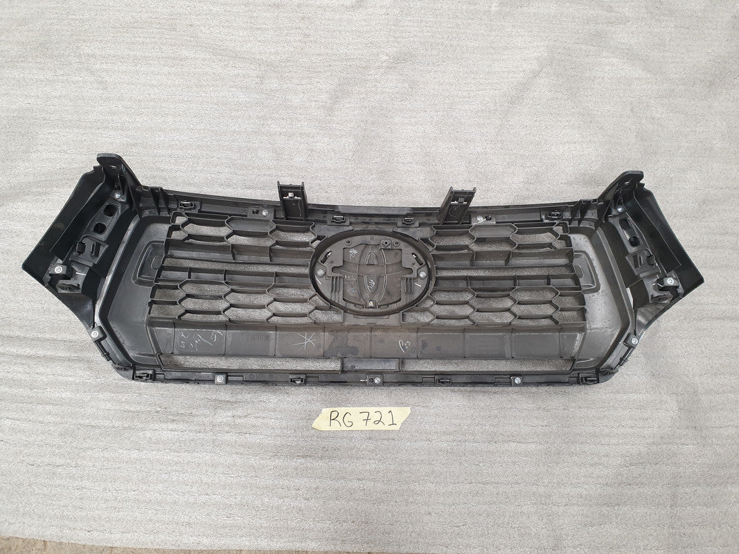 Toyota Hilux Radiator Grille Assy with Emblem/Badge