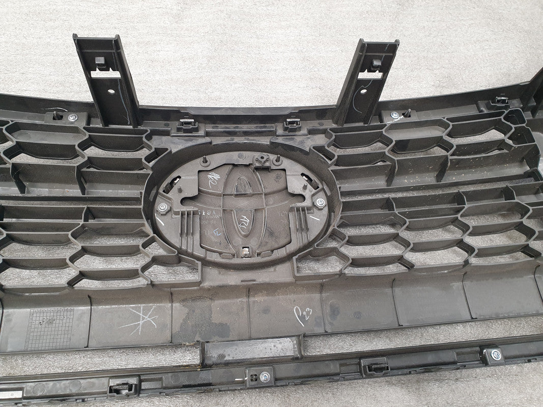 Toyota Hilux Radiator Grille Assy with Emblem/Badge
