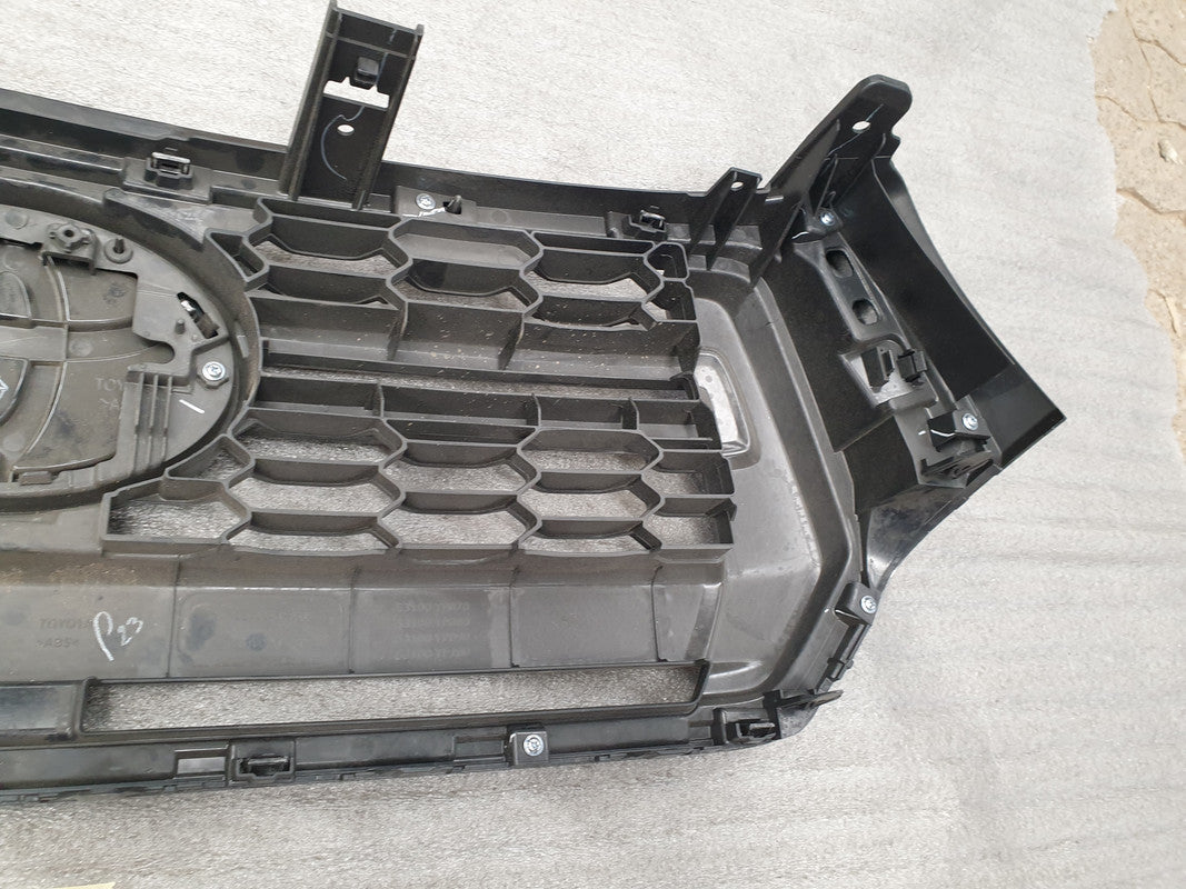 Toyota Hilux Radiator Grille Assy with Emblem/Badge