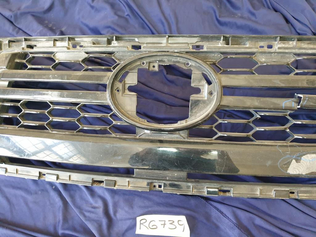 Toyota Hilux Radiator Grille - Wear and Tear, Scuffs