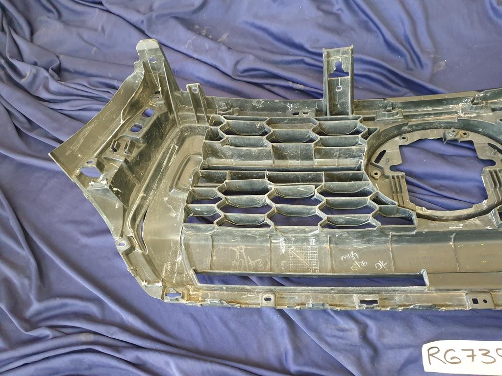 Toyota Hilux Radiator Grille - Wear and Tear, Scuffs