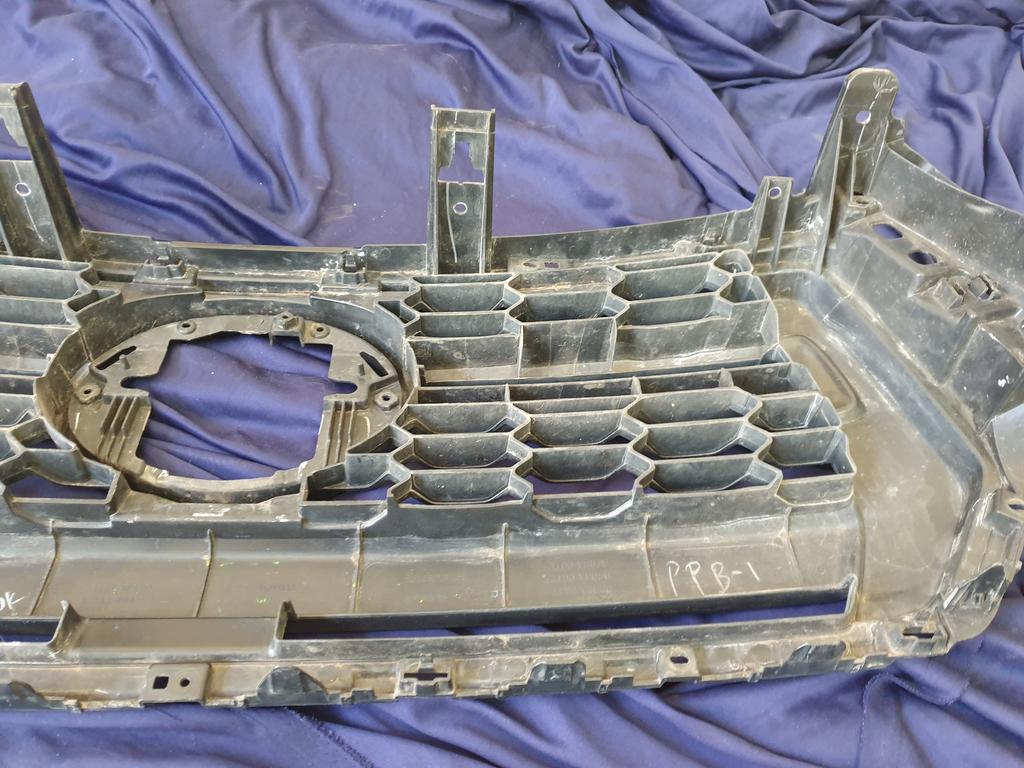 Toyota Hilux Radiator Grille - Wear and Tear, Scuffs