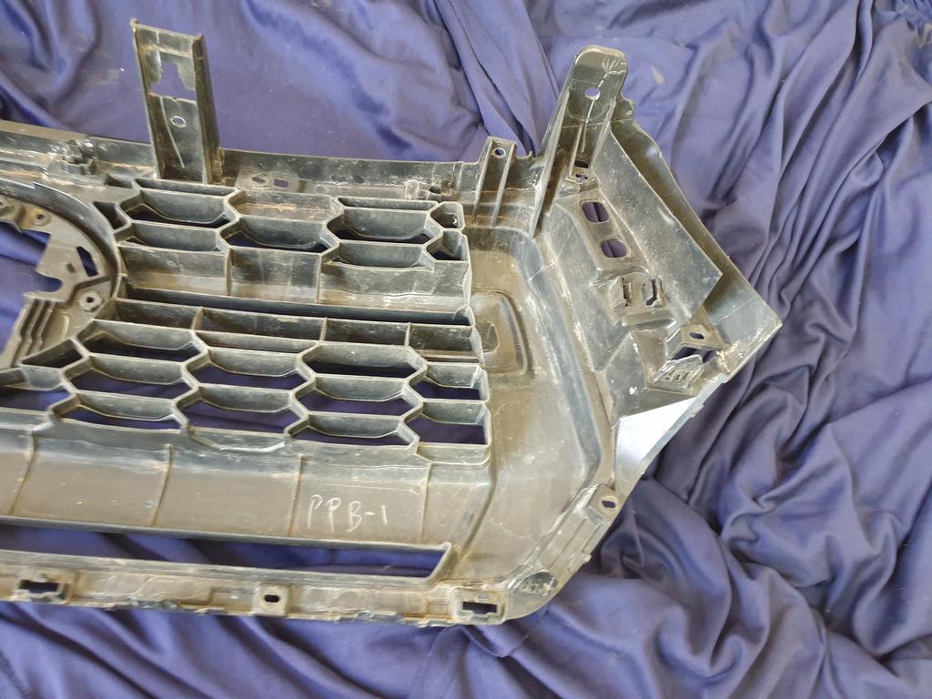 Toyota Hilux Radiator Grille - Wear and Tear, Scuffs
